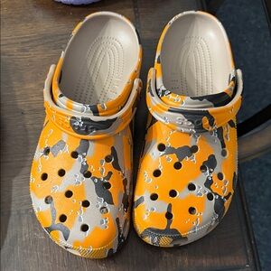 CROCS Men's Orange and Gray Camouflage Water Shoes